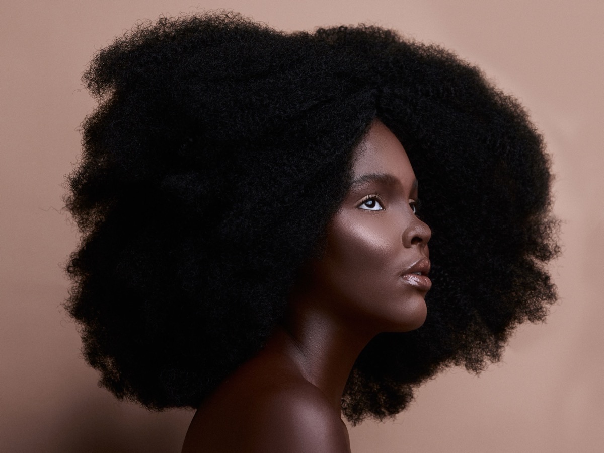 Plaques, cheveux crépus