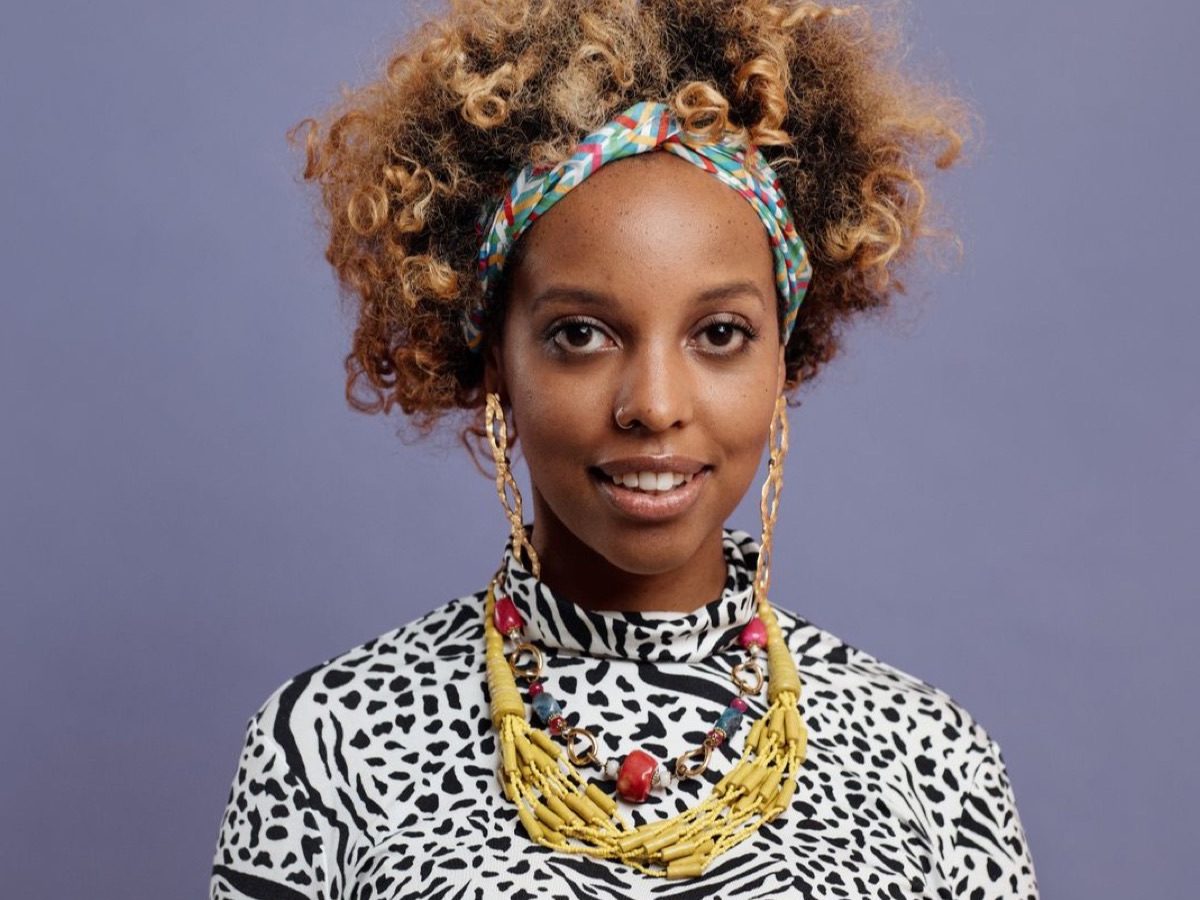 Accessoires pour maintenir et styliser un afro puff