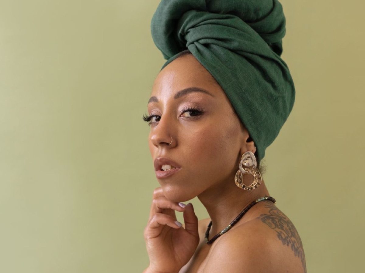 Bonnet en soie vs foulard en satin pour protéger un puff