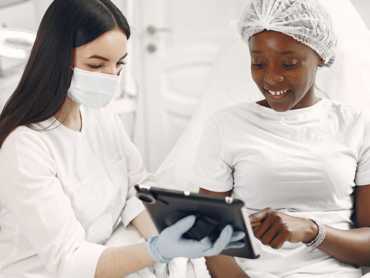 Trichologue : rôle, limites et quand consulter un médecin