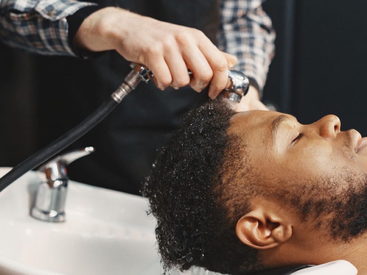 Co-wash ou shampooing doux pour puff afro : guide comparatif