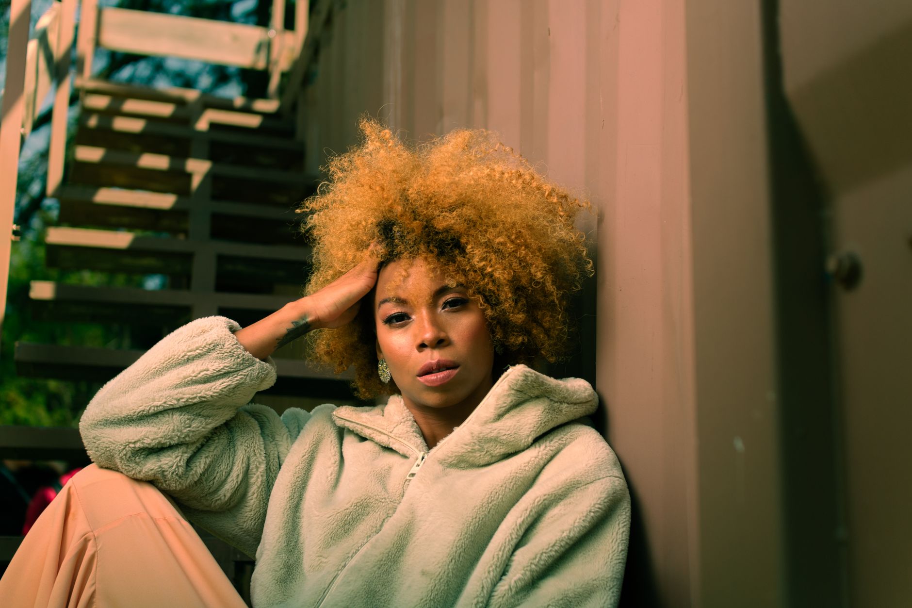 Comment définir vos boucles afro : astuces et techniques