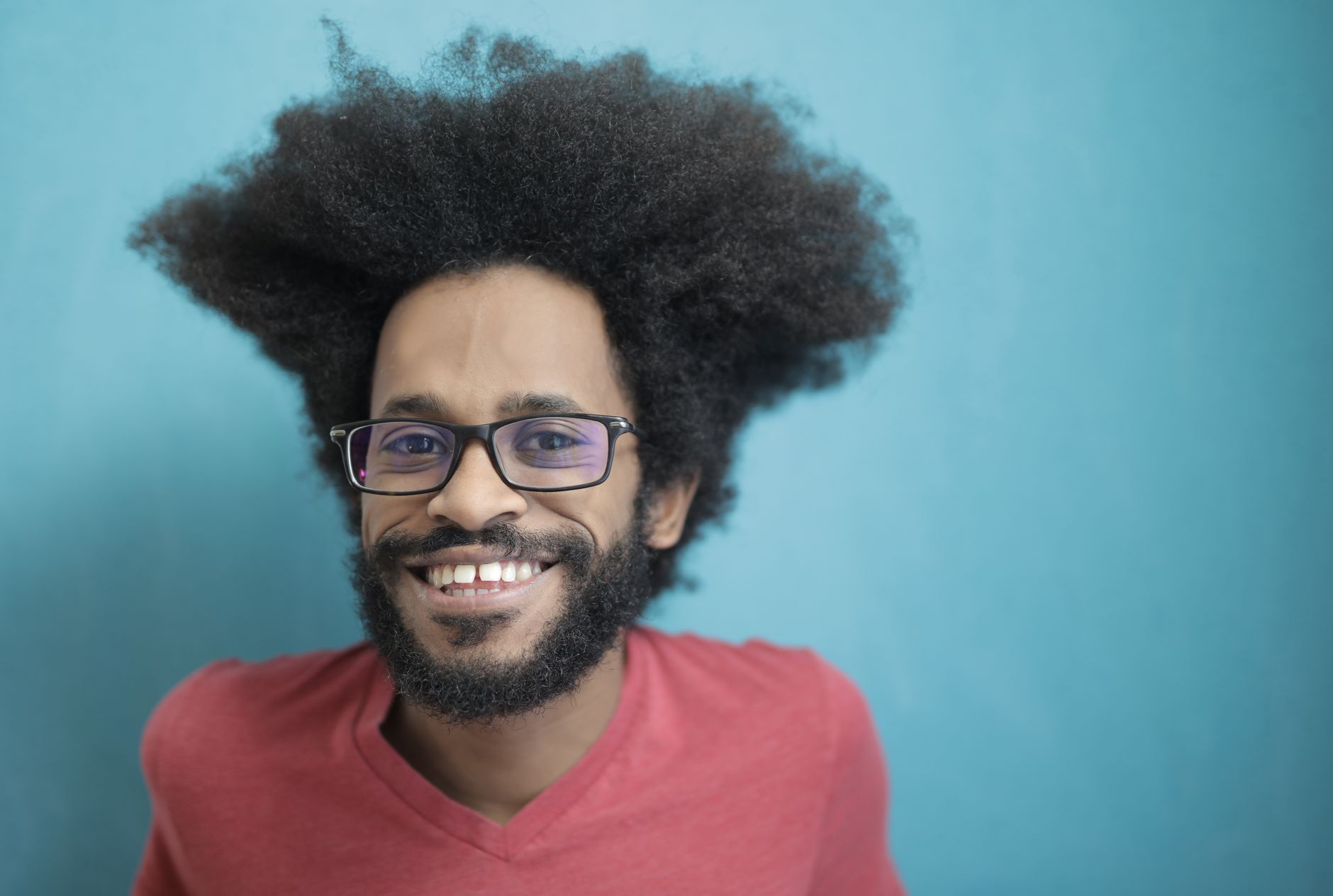 Hydratation des Cheveux Afro : Un Enjeu Crucial pour leur Santé