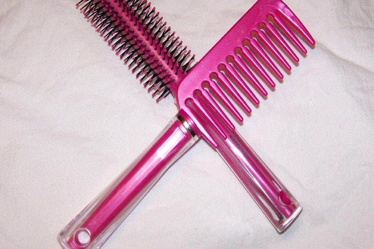 Accessoires pour maintenir et styliser un afro puff