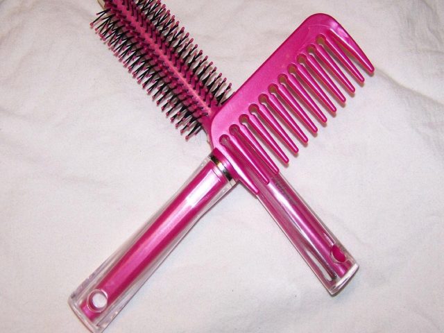 Accessoires pour maintenir et styliser un afro puff