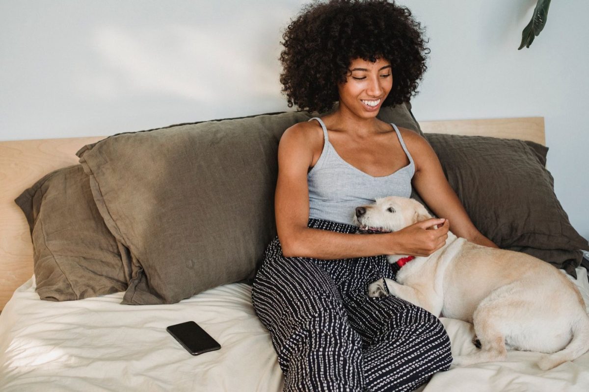 Protéger son puff la nuit : guide pour réduire casse et frisottis
