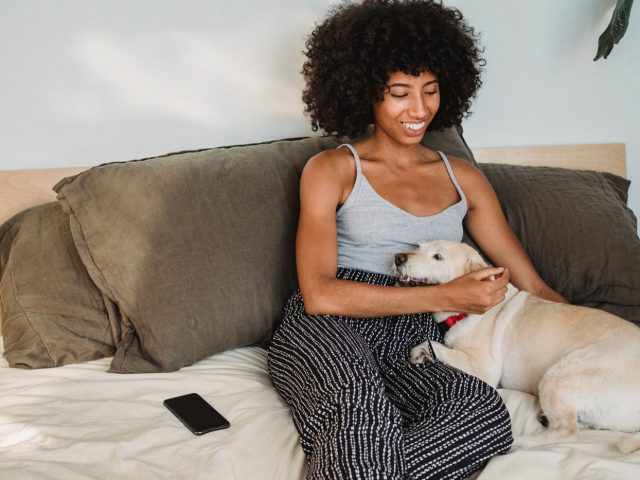 Protéger son puff la nuit : guide pour réduire casse et frisottis