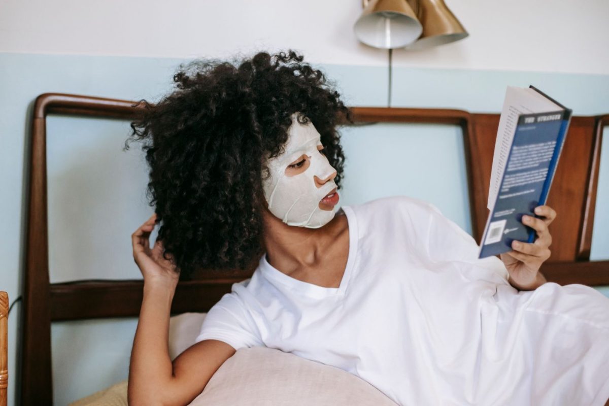 Protéger ses cheveux la nuit : techniques et conseils