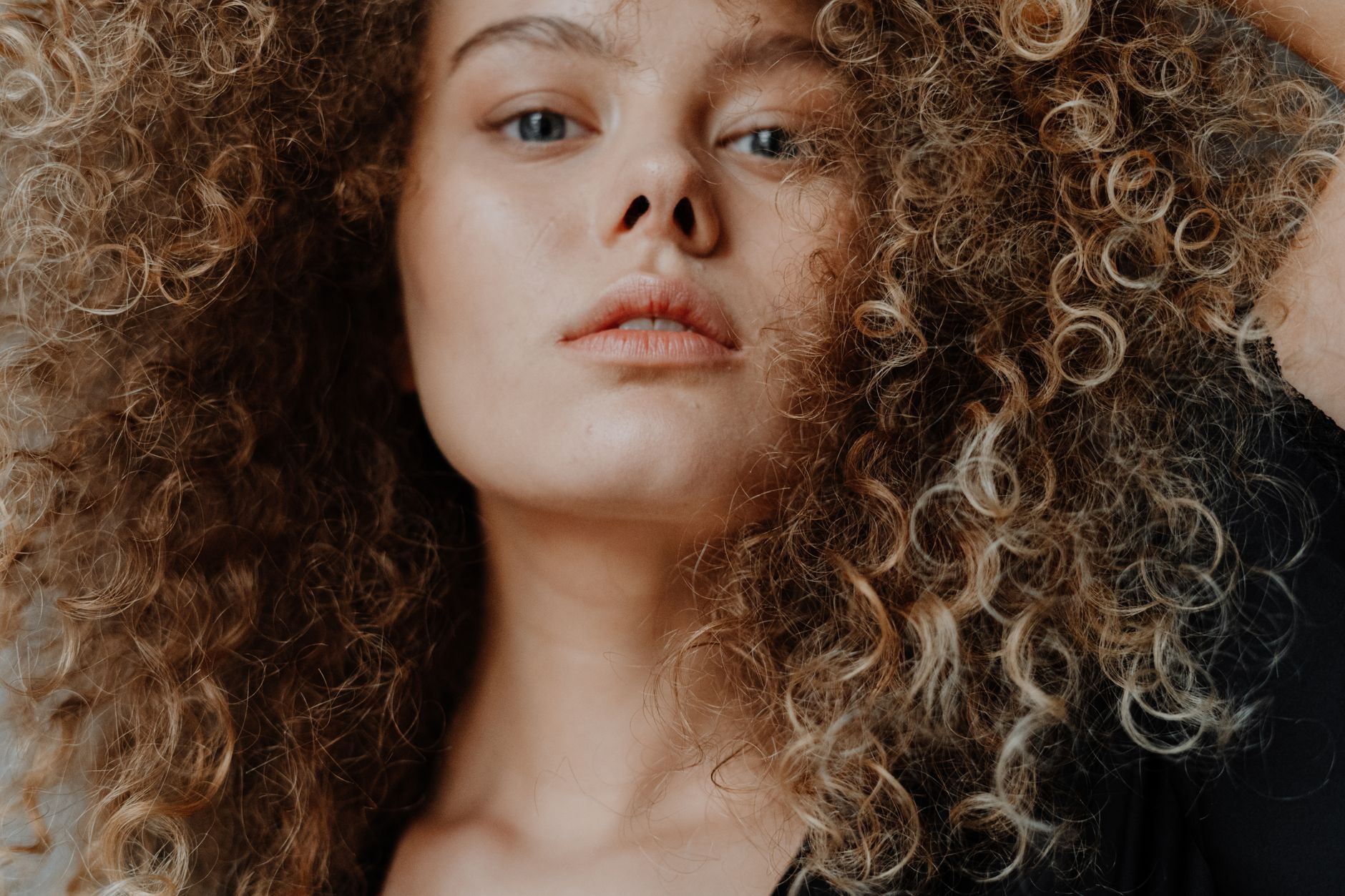 The Mane Choice vs Bouclème : lequel choisir pour cheveux frisés