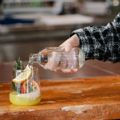 L&rsquo;eau de romarin : la solution naturelle contre la chute des cheveux ?