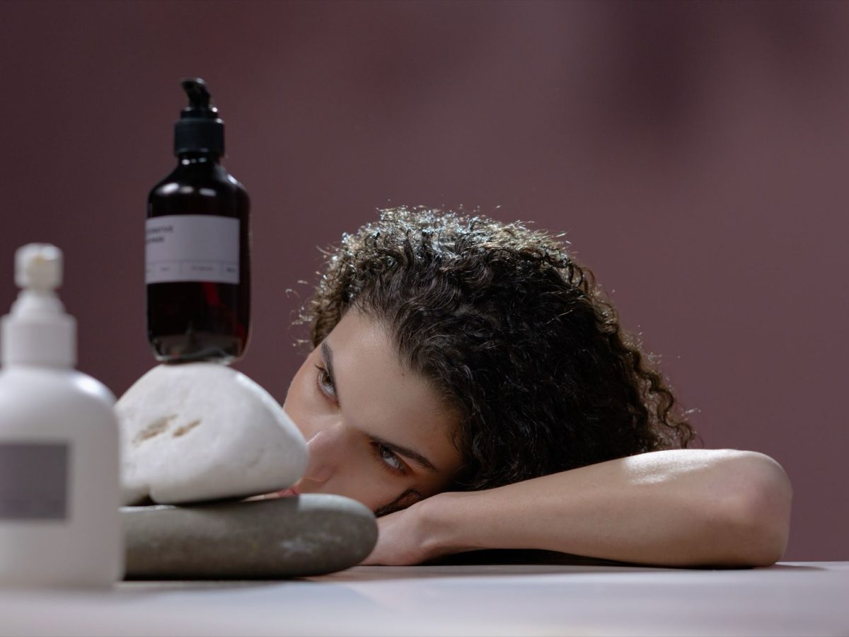 Shampoing pour faire pousser les cheveux : ce qu&rsquo;il peut vraiment fair